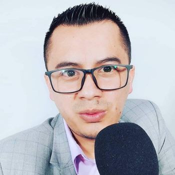 Instructor Darwin Carrera